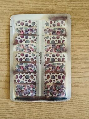 Clamshells Nail Stickers Press-On Nail Wraps - Purple Pink